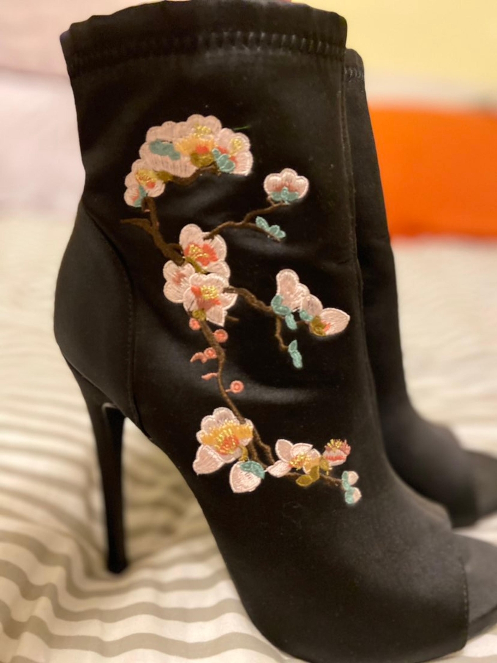 Black Embroidered Floral Stiletto Ankle Boots Peep Toe Size 5 Just Fab Satin